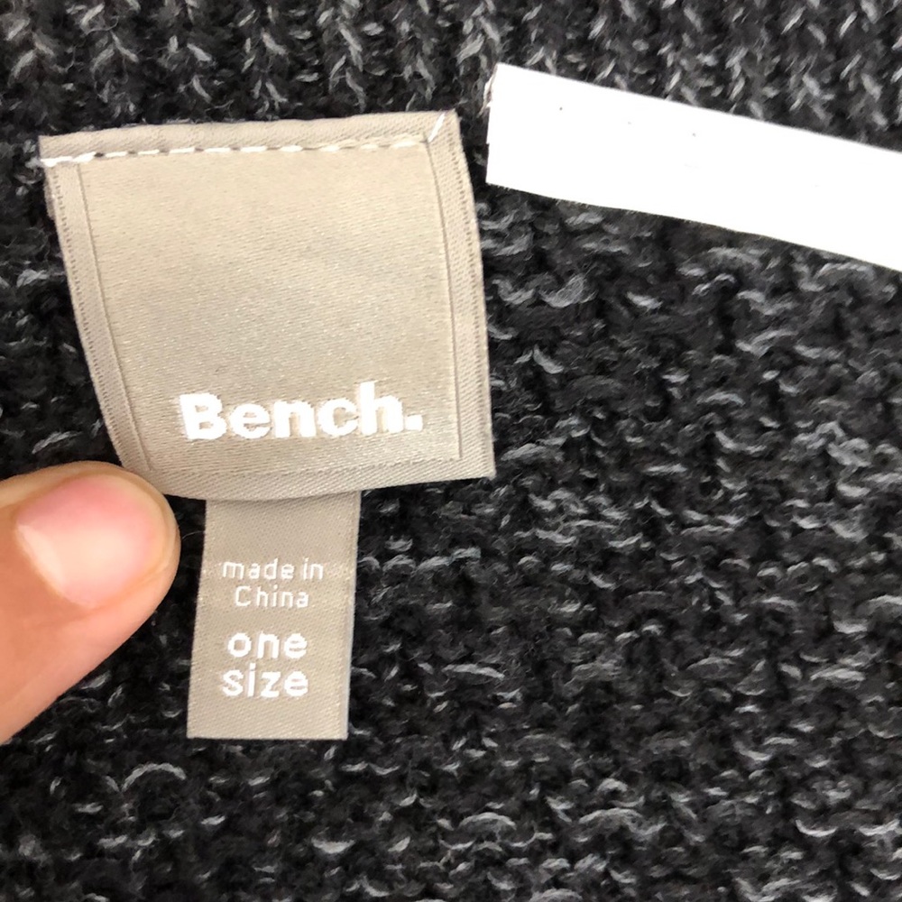 Bench scarf - Picture 2 of 4
